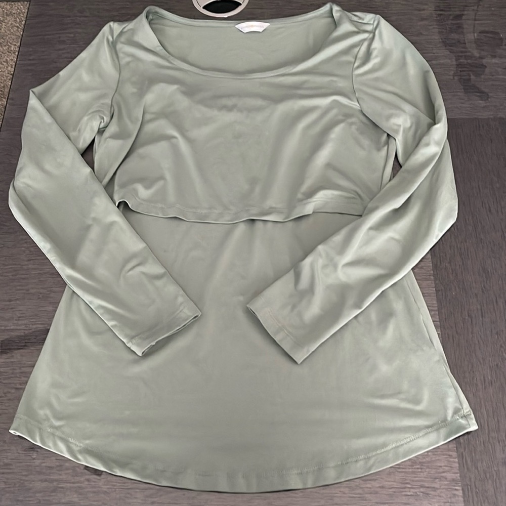 Kindred Bravely Nursing Top Size Medium